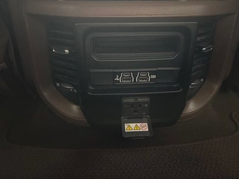 Used 2019 RAM 1500 Laramie AWD/4WD image 22