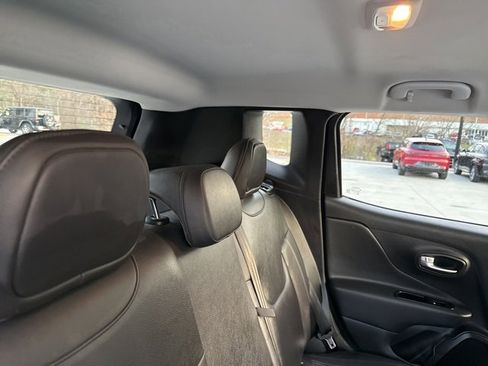 Used 2021 Jeep Renegade Limited w/ Luxury Group II image 31