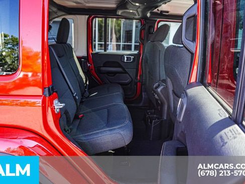Used 2025 Jeep Wrangler Unlimited Sahara AWD/4WD image 22