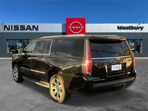 Used 2017 Cadillac Escalade ESV Luxury image 7