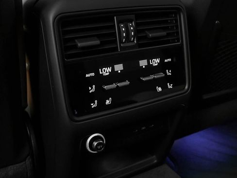 New 2025 Porsche Cayenne image 34