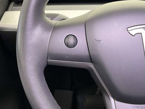 Used 2020 Tesla Model Y Long Range image 33