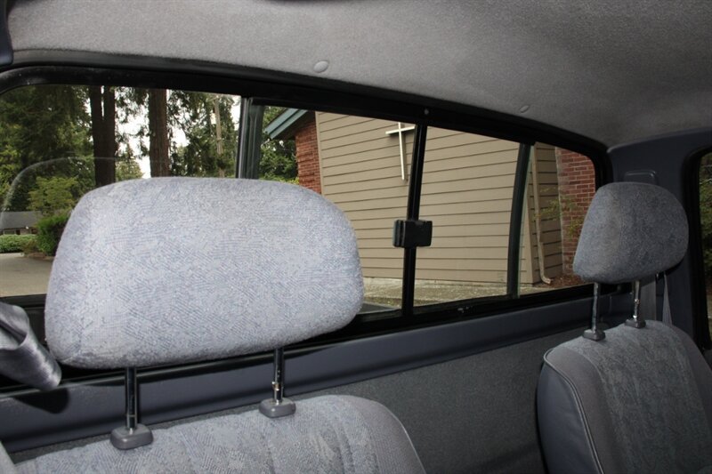 Used 2000 Toyota Tacoma 4x4 Regular Cab image 9