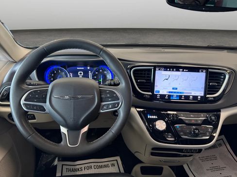 Used 2022 Chrysler Pacifica Touring-L FWD image 29