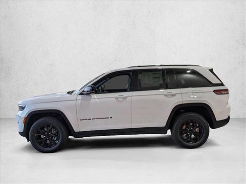 New 2025 Jeep Grand Cherokee Altitude image 5