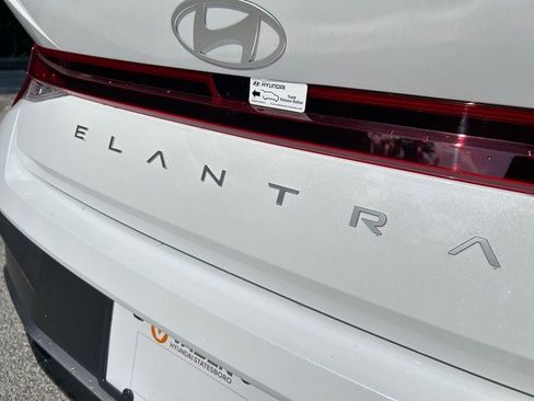 New 2025 Hyundai Elantra SEL image 7