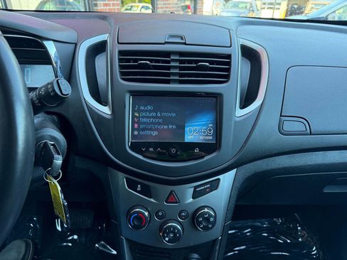 Used 2016 Chevrolet Trax LT w/ LT Convenience Package FWD image 14
