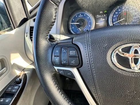 Used 2019 Toyota Sienna XLE w/ XLE Navigation Package image 16