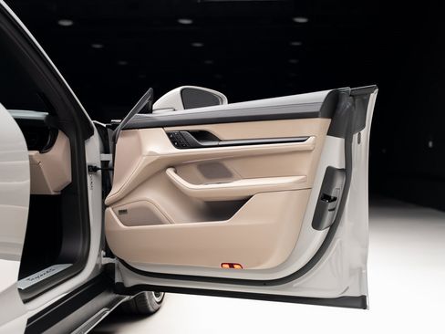 Used 2023 Porsche Taycan 4S image 59