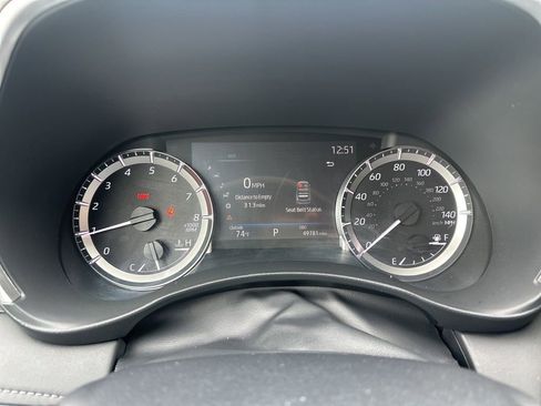 Used 2023 Toyota Highlander XLE image 15