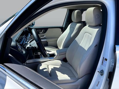 Used 2023 Mercedes-Benz GLB 250 image 8