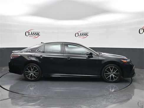 Used 2024 Toyota Camry SE image 6