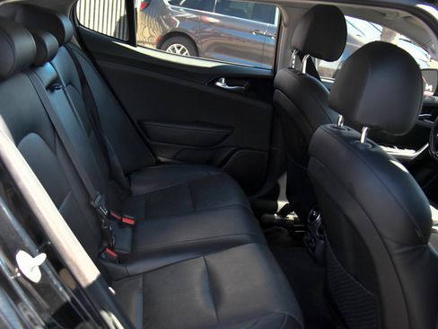 Used 2019 Kia Stinger RWD image 41