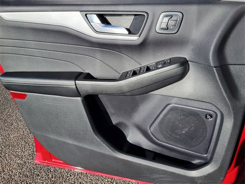 Used 2023 Ford Escape Platinum w/ Premium Technology Package image 10