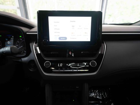 Used 2025 Toyota Corolla Cross AWD Hybrid w/ Moonroof Package image 17