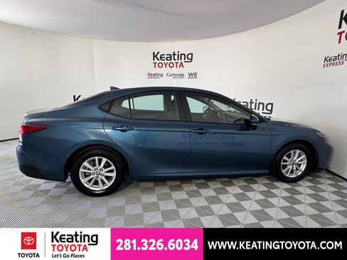 Used 2025 Toyota Camry LE FWD image 4