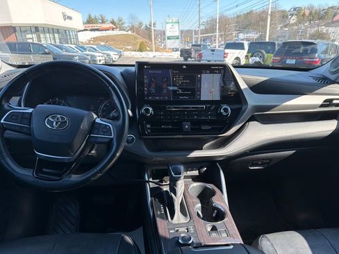 Used 2022 Toyota Highlander Limited image 13