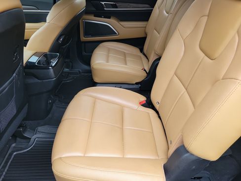 Used 2022 Kia Telluride SX w/ Towing Package FWD image 13