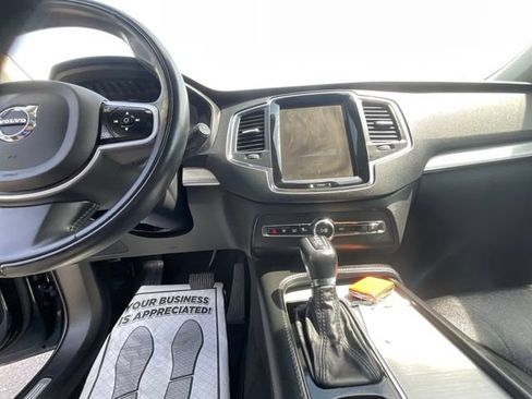 Used 2022 Volvo XC90 T5 Momentum w/ Climate Package AWD/4WD image 12