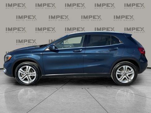 Used 2020 Mercedes-Benz GLA 250 4MATIC w/ Premium Package image 2