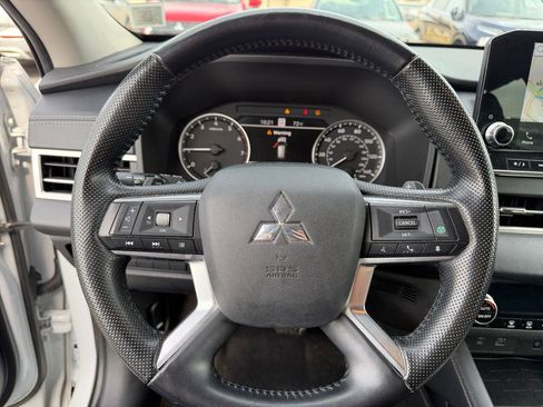 Used 2022 Mitsubishi Outlander SE image 15