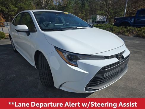 Used 2025 Toyota Corolla LE image 9