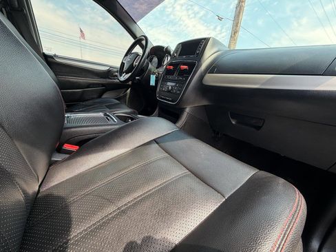 Used 2017 Dodge Grand Caravan GT image 23