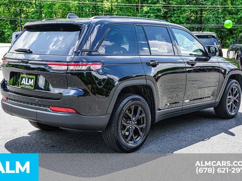 Used 2025 Jeep Grand Cherokee Altitude AWD/4WD image 5