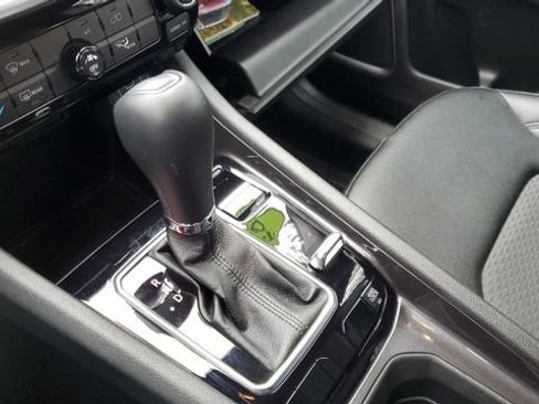 Certified 2024 Jeep Compass Latitude image 18