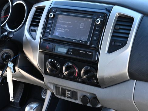 Used 2014 Toyota Tacoma PreRunner w/ SR5 Package image 15