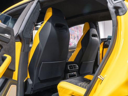 Used 2021 Lamborghini Urus AWD/4WD image 34