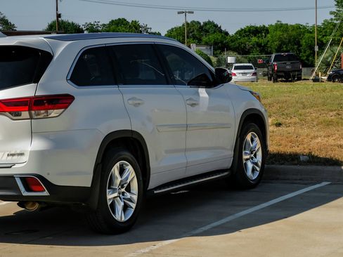 Used 2019 Toyota Highlander Limited FWD image 12
