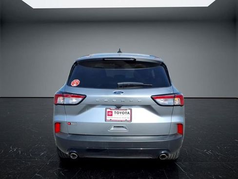 Used 2022 Ford Escape SE w/ SE Sport Appearance Package FWD image 4