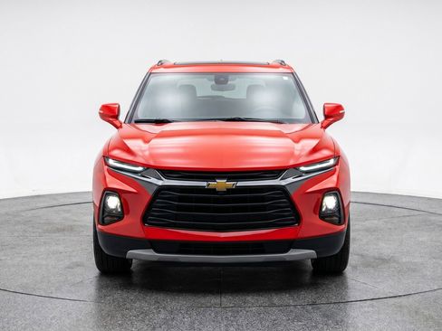 Used 2025 Chevrolet Blazer LT FWD image 2