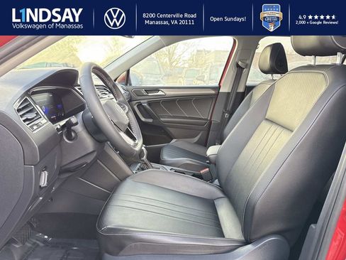 Used 2022 Volkswagen Tiguan SE w/ Panoramic Sunroof Package image 9