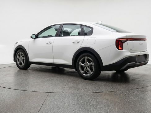 Used 2025 Kia K4 LXS image 5