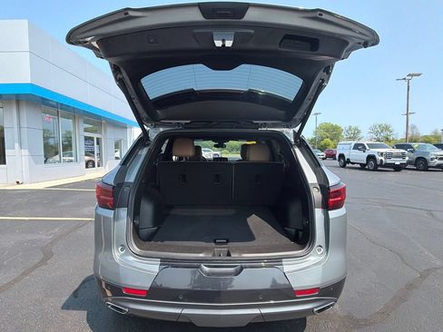 Used 2025 Chevrolet Blazer Premier w/ LPO, Black Sport Package AWD/4WD image 9