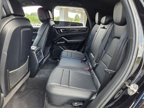 Used 2022 Porsche Cayenne AWD/4WD image 11