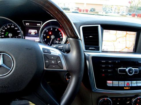 Used 2016 Mercedes-Benz GL 450 4MATIC 4dr GL 450 image 24