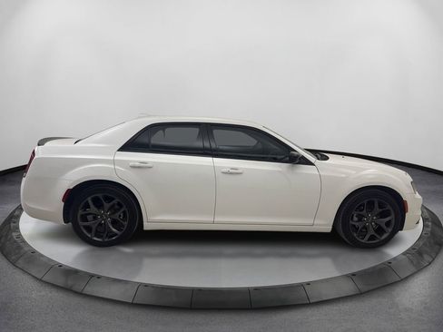 Used 2023 Chrysler 300 Touring w/ Sport Appearance Package RWD image 4