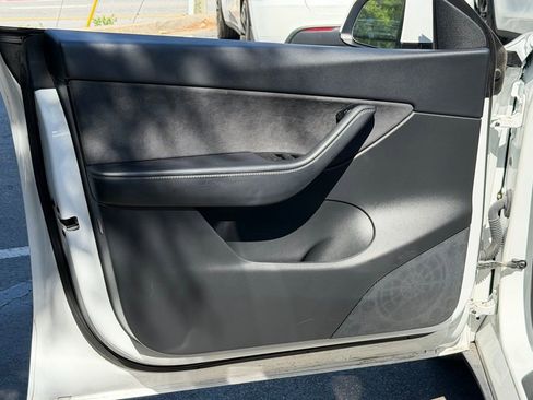 Used 2021 Tesla Model Y Long Range image 28