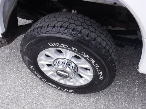 Used 2020 Ford F250 XLT w/ XLT Premium Package AWD/4WD image 4