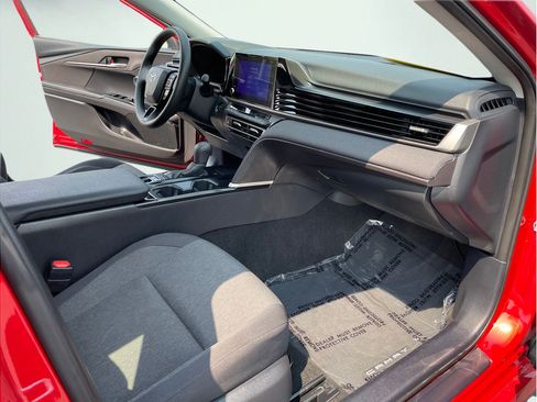 Used 2025 Toyota Camry LE w/ Convenience Package FWD image 17