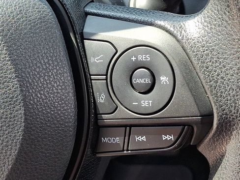 Used 2021 Toyota RAV4 XLE w/ Convenience Package FWD image 22