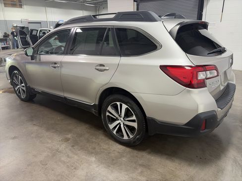 Used 2019 Subaru Outback 2.5i Limited w/ Popular Package #2 AWD/4WD image 5