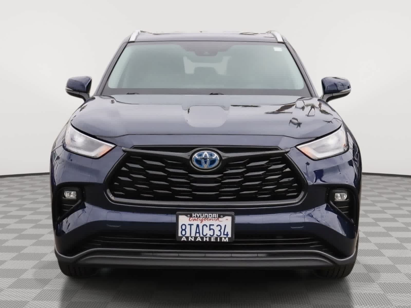 Used 2021 Toyota Highlander XLE AWD/4WD image 2