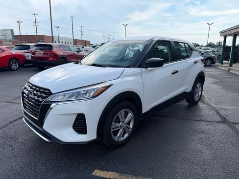 Used 2023 Nissan Kicks S FWD image 6