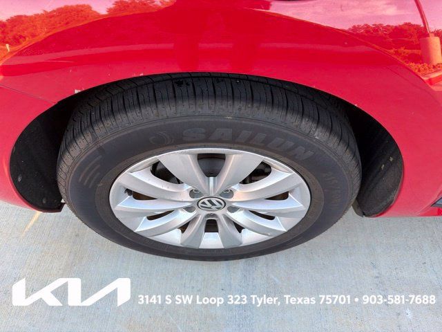 Used 2013 Volkswagen Beetle 2.5 FWD image 10