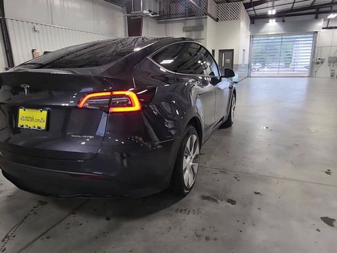 Used 2024 Tesla Model Y Long Range AWD/4WD image 8
