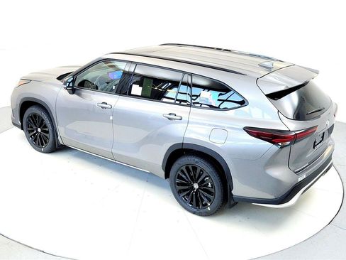 New 2026 Toyota Highlander XSE image 12